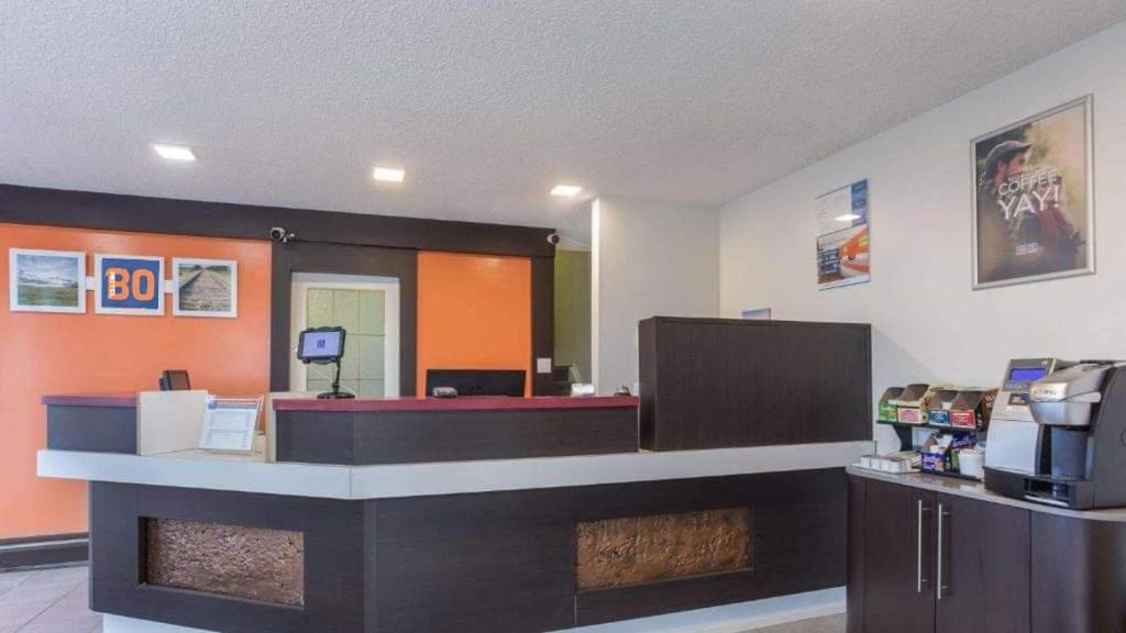 Motel Bo-Camrose, Ab Exterior photo