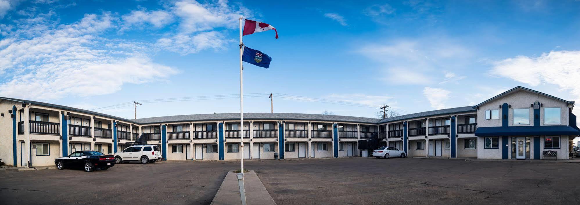 Motel Bo-Camrose, Ab Exterior photo