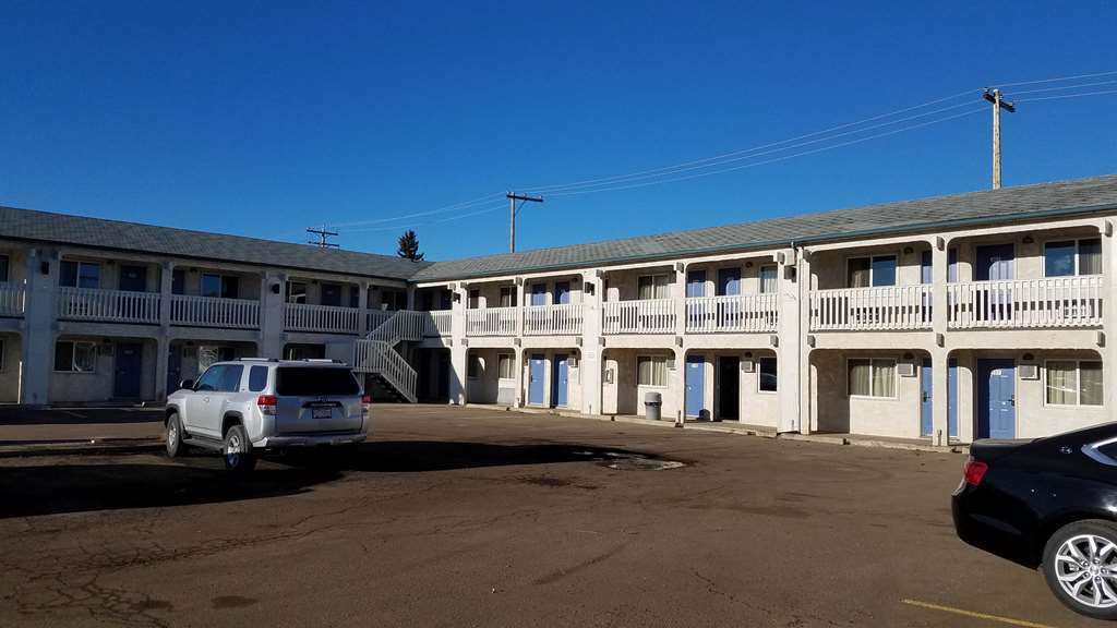 Motel Bo-Camrose, Ab Exterior photo